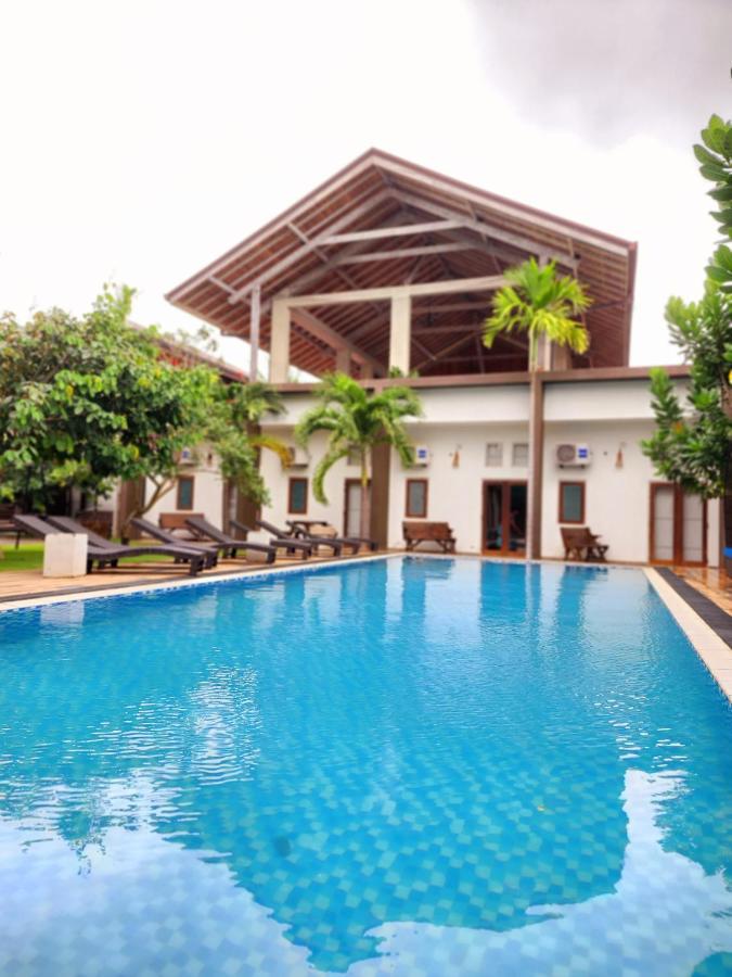 Hotel Cloud 9 Negombo Kültér fotó
