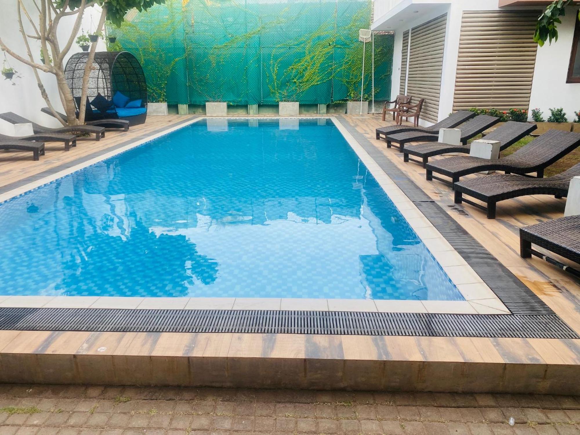Hotel Cloud 9 Negombo Kültér fotó