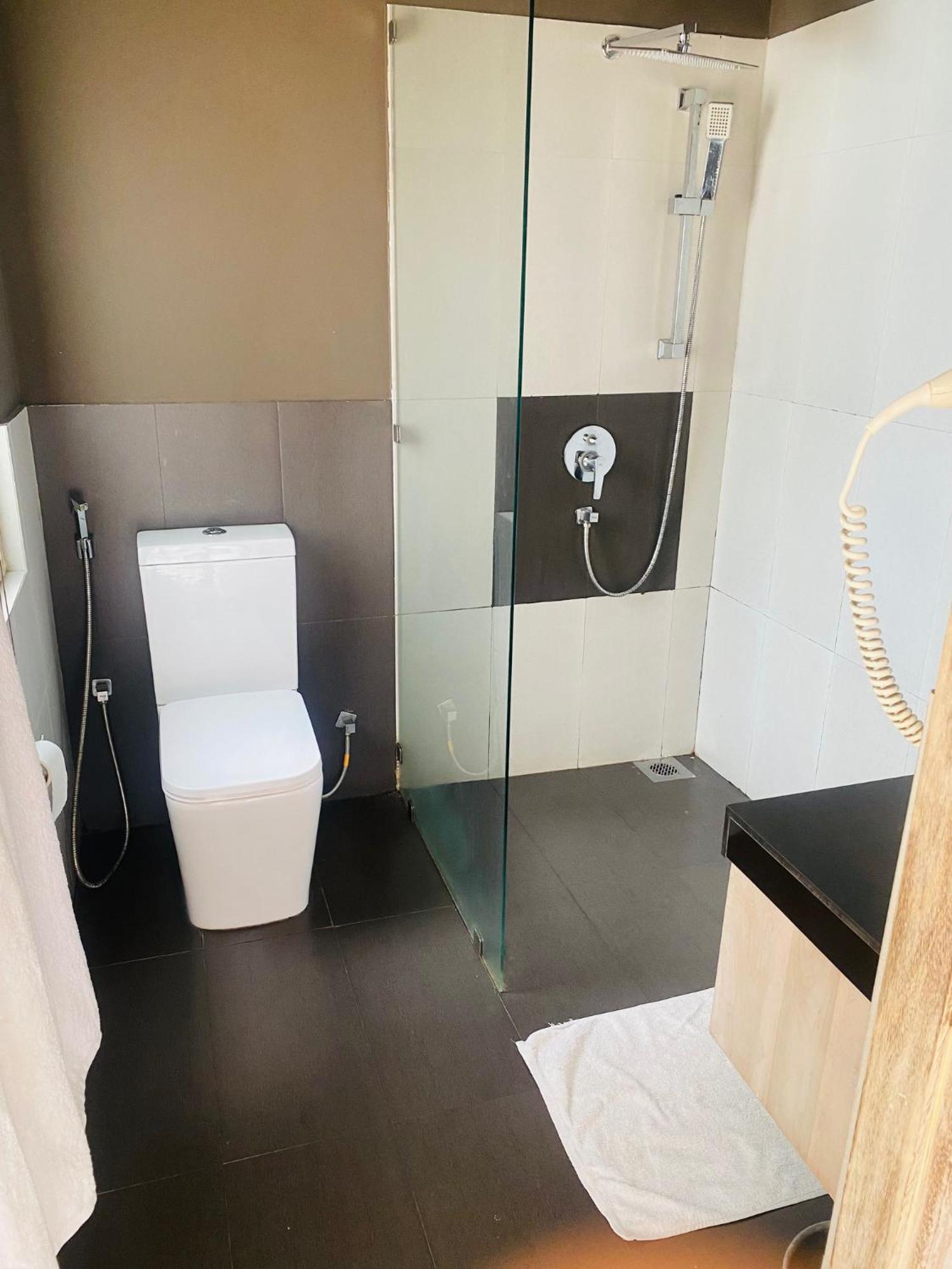 Hotel Cloud 9 Negombo Kültér fotó