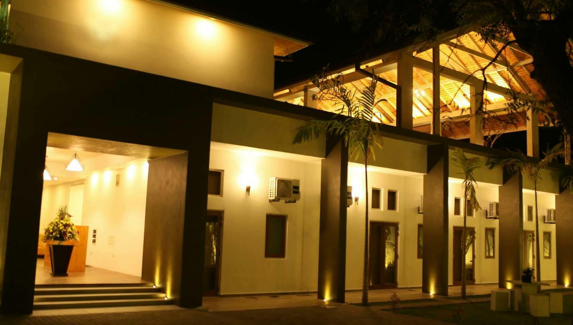 Hotel Cloud 9 Negombo Kültér fotó